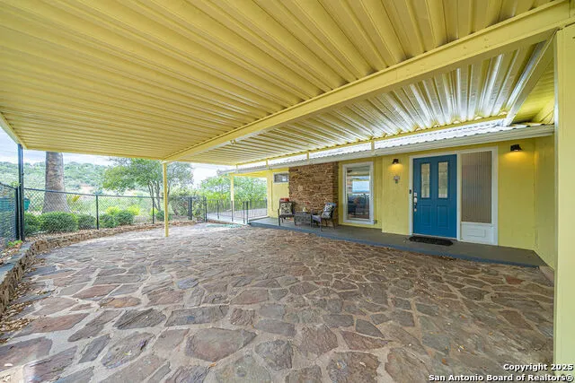 100 kings Cottonwood Shores, TX 78657