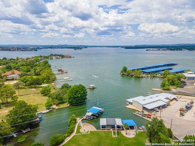 100 kings Cottonwood Shores, TX 78657