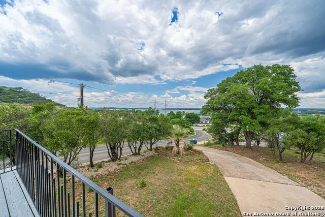 100 kings Cottonwood Shores, TX 78657