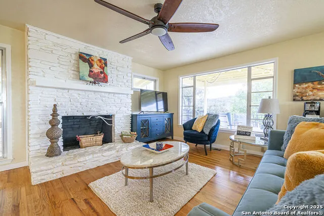 100 kings Cottonwood Shores, TX 78657