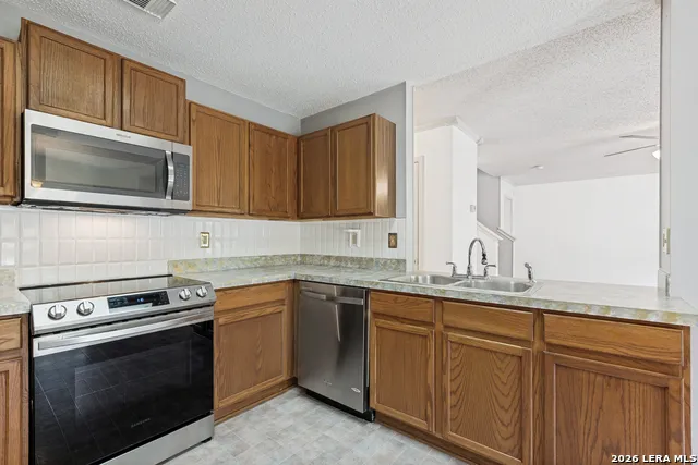 9415 Moonlit Glade Helotes, TX 78023