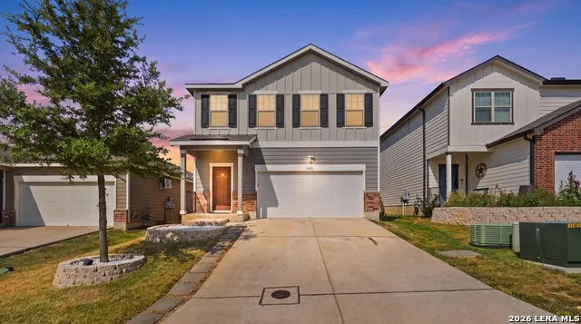 4925 Hallies Garden St Hedwig, TX 78152