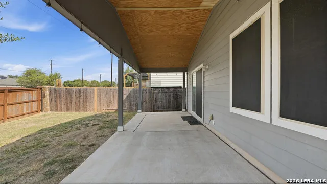 4925 Hallies Garden St Hedwig, TX 78152