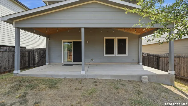4925 Hallies Garden St Hedwig, TX 78152