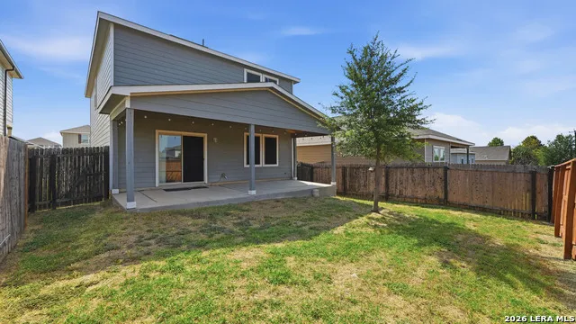 4925 Hallies Garden St Hedwig, TX 78152