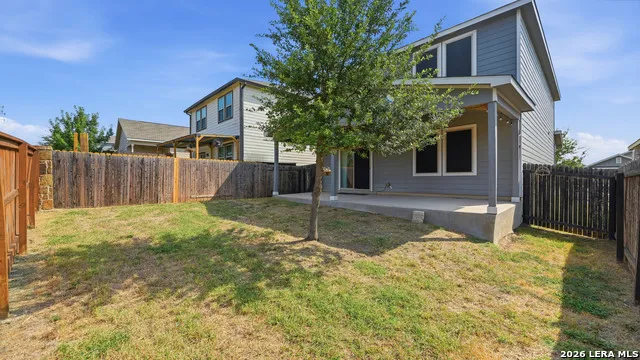 4925 Hallies Garden St Hedwig, TX 78152