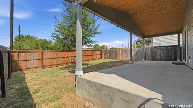 4925 Hallies Garden St Hedwig, TX 78152