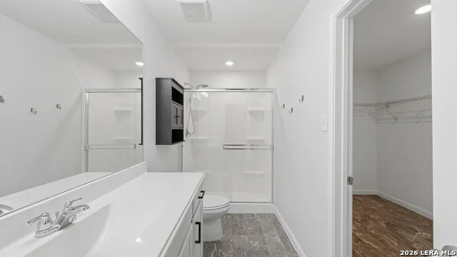 4925 Hallies Garden St Hedwig, TX 78152