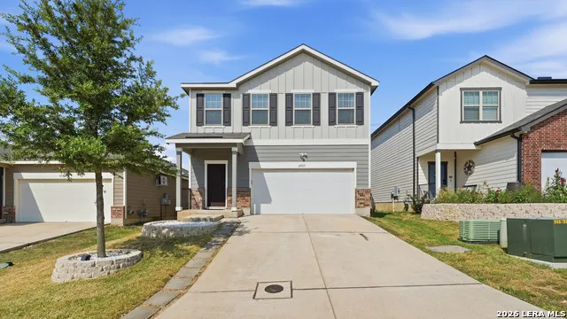 4925 Hallies Garden St Hedwig, TX 78152