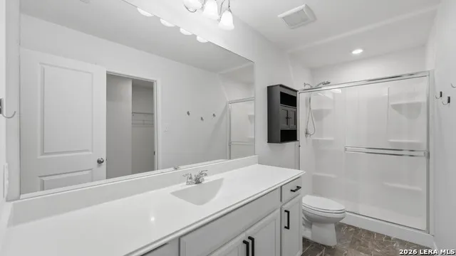 4925 Hallies Garden St Hedwig, TX 78152