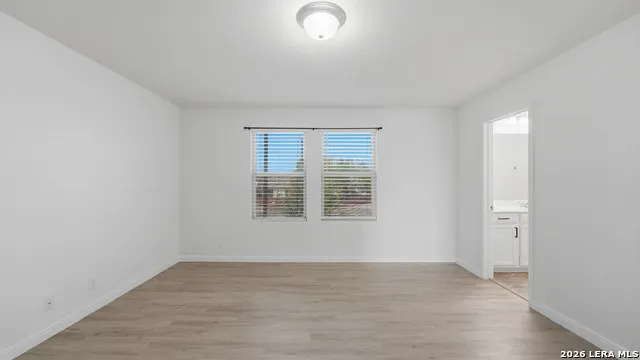 4925 Hallies Garden St Hedwig, TX 78152