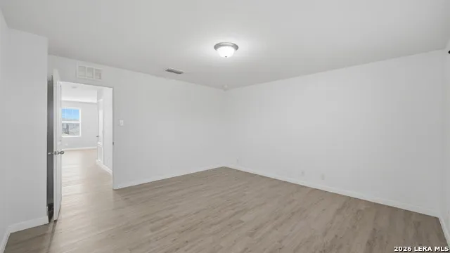 4925 Hallies Garden St Hedwig, TX 78152