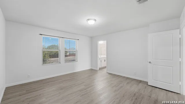 4925 Hallies Garden St Hedwig, TX 78152