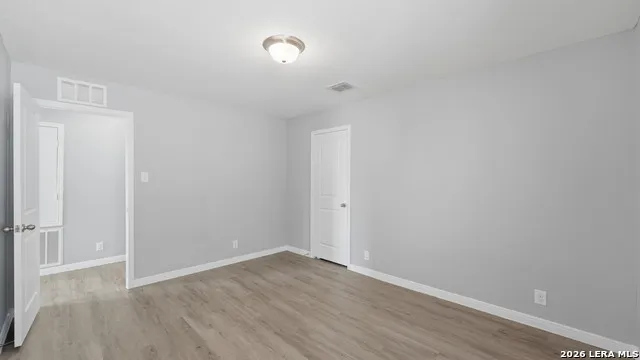4925 Hallies Garden St Hedwig, TX 78152