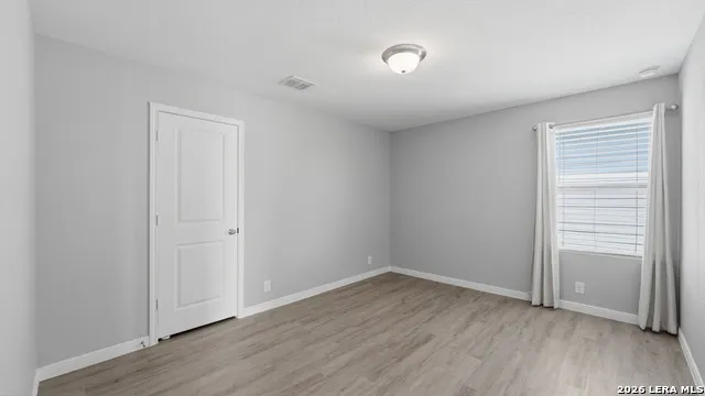 4925 Hallies Garden St Hedwig, TX 78152