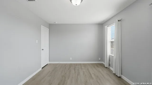 4925 Hallies Garden St Hedwig, TX 78152