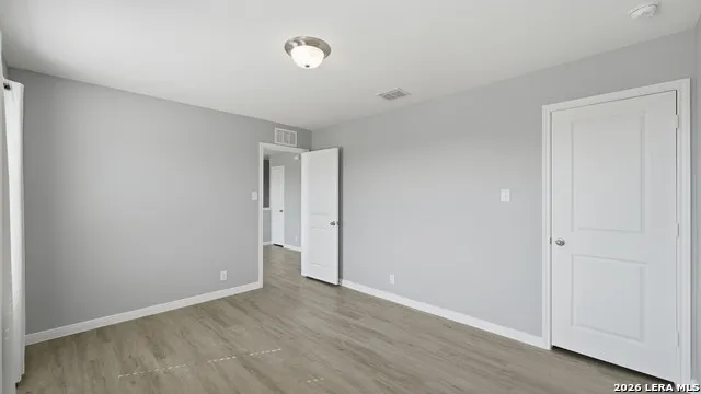 4925 Hallies Garden St Hedwig, TX 78152