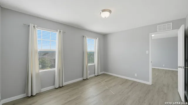 4925 Hallies Garden St Hedwig, TX 78152