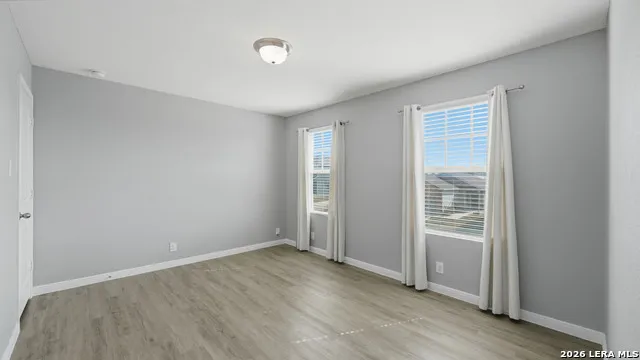 4925 Hallies Garden St Hedwig, TX 78152