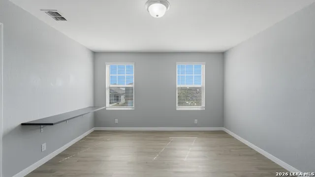 4925 Hallies Garden St Hedwig, TX 78152