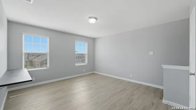 4925 Hallies Garden St Hedwig, TX 78152