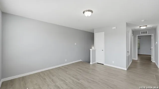 4925 Hallies Garden St Hedwig, TX 78152