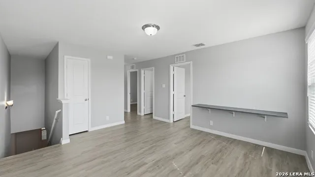 4925 Hallies Garden St Hedwig, TX 78152