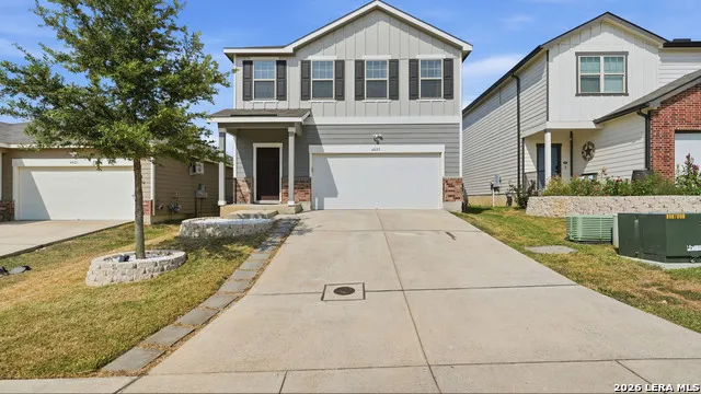 4925 Hallies Garden St Hedwig, TX 78152