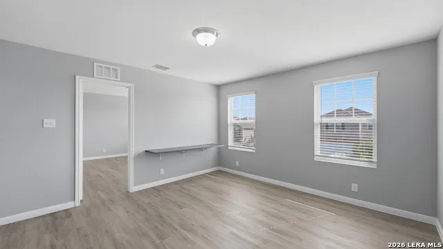 4925 Hallies Garden St Hedwig, TX 78152