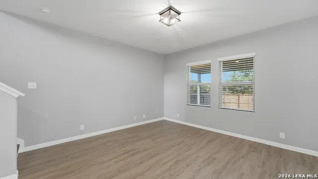 4925 Hallies Garden St Hedwig, TX 78152