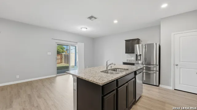4925 Hallies Garden St Hedwig, TX 78152