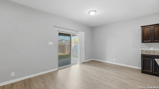 4925 Hallies Garden St Hedwig, TX 78152