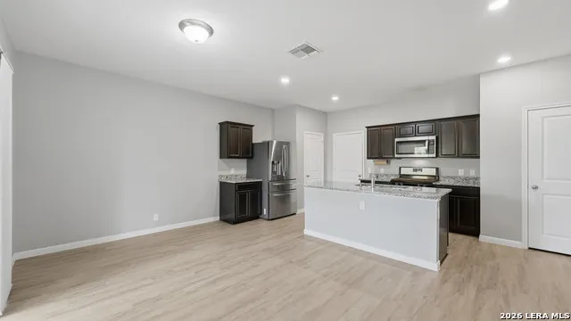 4925 Hallies Garden St Hedwig, TX 78152