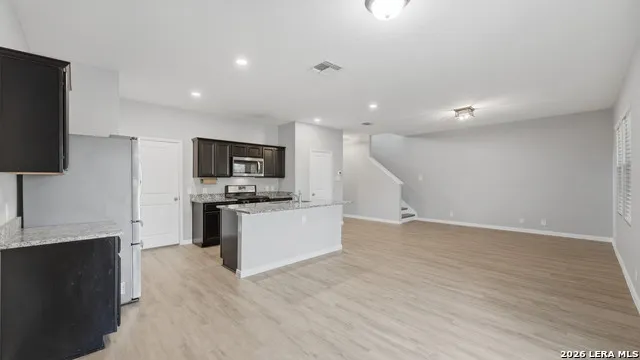 4925 Hallies Garden St Hedwig, TX 78152