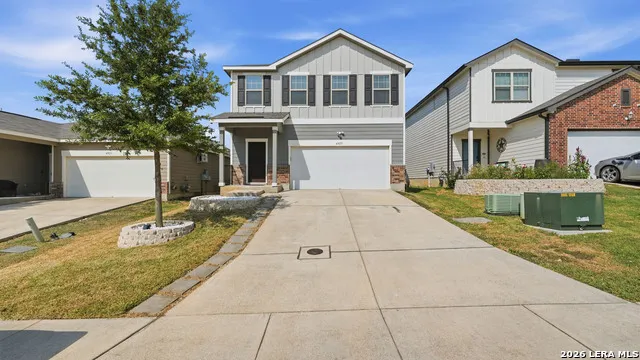 4925 Hallies Garden St Hedwig, TX 78152