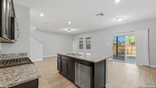 4925 Hallies Garden St Hedwig, TX 78152