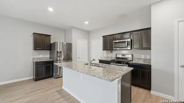 4925 Hallies Garden St Hedwig, TX 78152