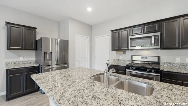 4925 Hallies Garden St Hedwig, TX 78152
