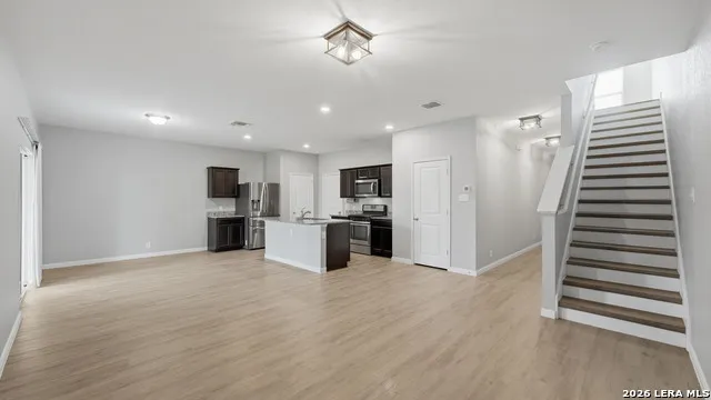 4925 Hallies Garden St Hedwig, TX 78152