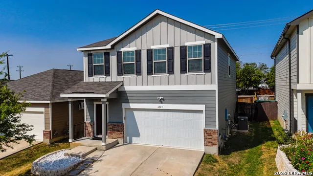 4925 Hallies Garden St Hedwig, TX 78152