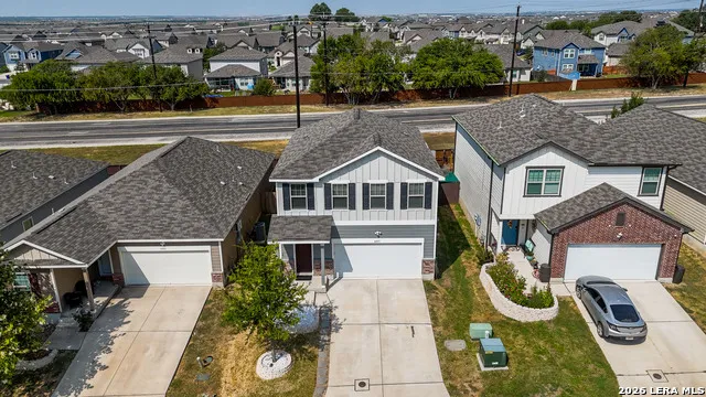 4925 Hallies Garden St Hedwig, TX 78152