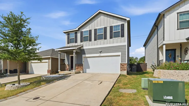 4925 Hallies Garden St Hedwig, TX 78152