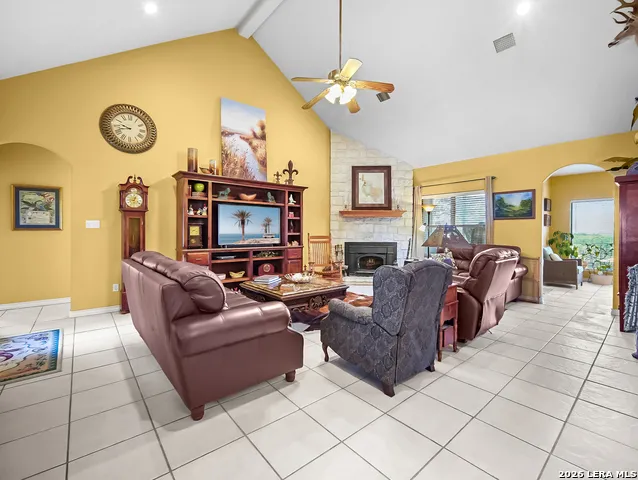 1748 Fm 3424 Canyon Lake, TX 78133