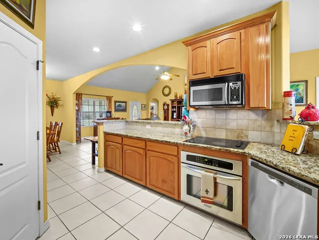 1748 Fm 3424 Canyon Lake, TX 78133