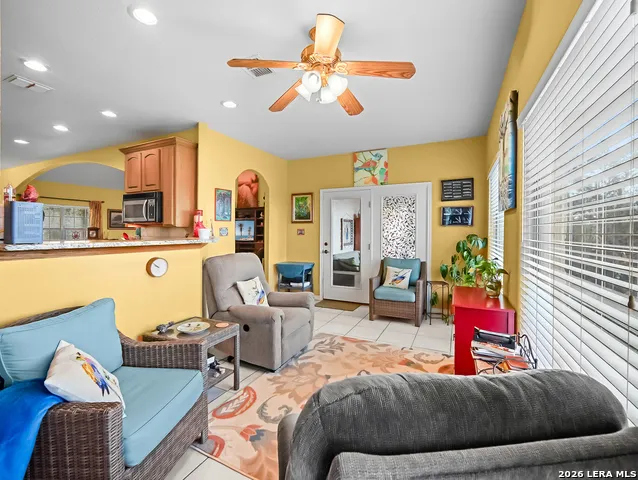 1748 Fm 3424 Canyon Lake, TX 78133