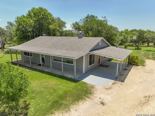 390 W County Road 5719 Devine, TX 78016