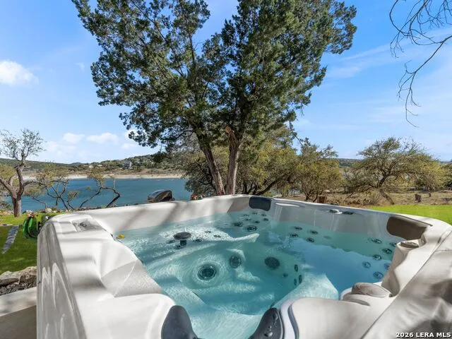 528 Rimrock Pass Canyon Lake, TX 78133