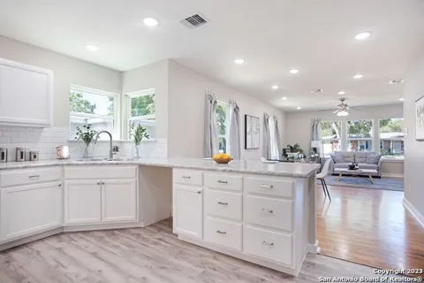 250 Rosemont Dr