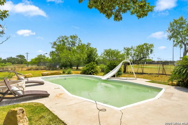 208 S State Highway 16 Jourdanton, TX 78026