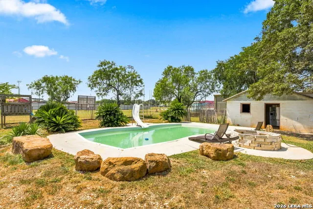 208 S State Highway 16 Jourdanton, TX 78026